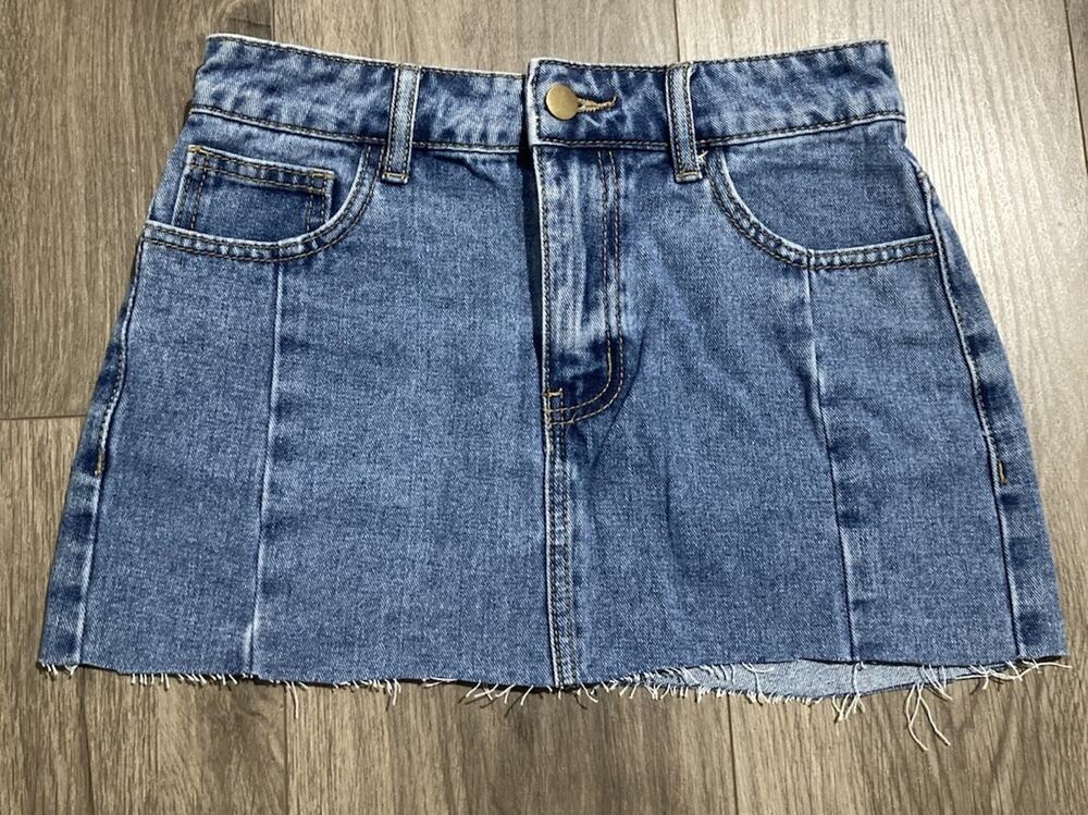 Forever 21 Denim Blue Jean Cutoff Mini Skirt Frayed Raw Hem Womens S